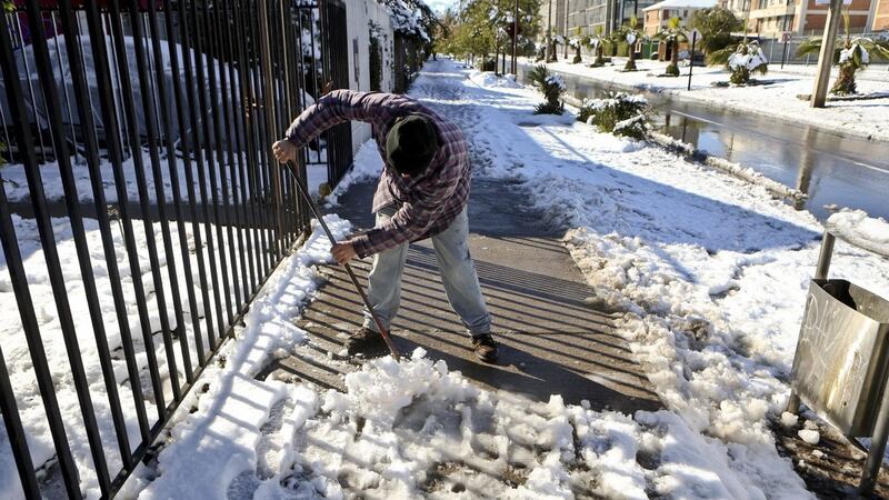 Santiago is facing its heaviest snowfall in years, prompting Twitter users to share their surprise.