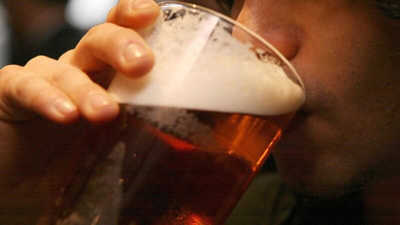 The study, published in the BMJ, allowed students to monitor their alcohol intake via an app (PA)