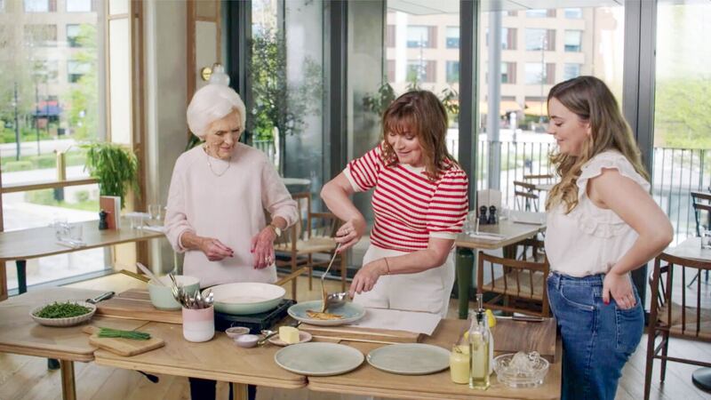 Dame Mary Berry helps Lorraine Kelly to cook (BBC/PA)