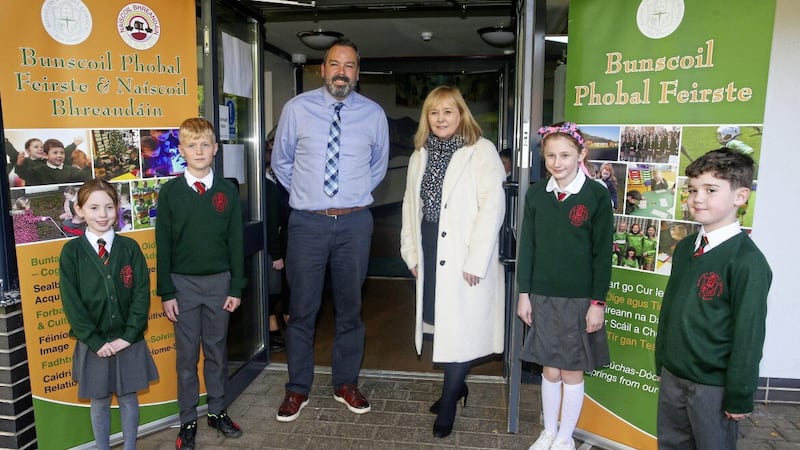 Education minister Michelle McIllveen pictured with Bunscoil Phobal Feirste principal S&eacute;amus &Oacute; Tuama and representatives of the student council. Picture by Mal McCann 