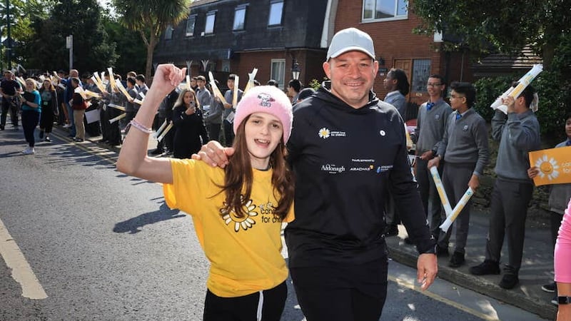 Rory Best and Naomi Howlin (14) from Wexford, who is currently being supported by Cancer Fund For Children (Marc O’Sullivan/PA)