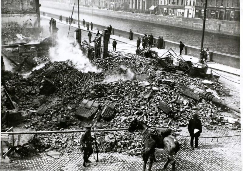 1916 &ndash; A block of buildings destroyed by fire in Dublin 