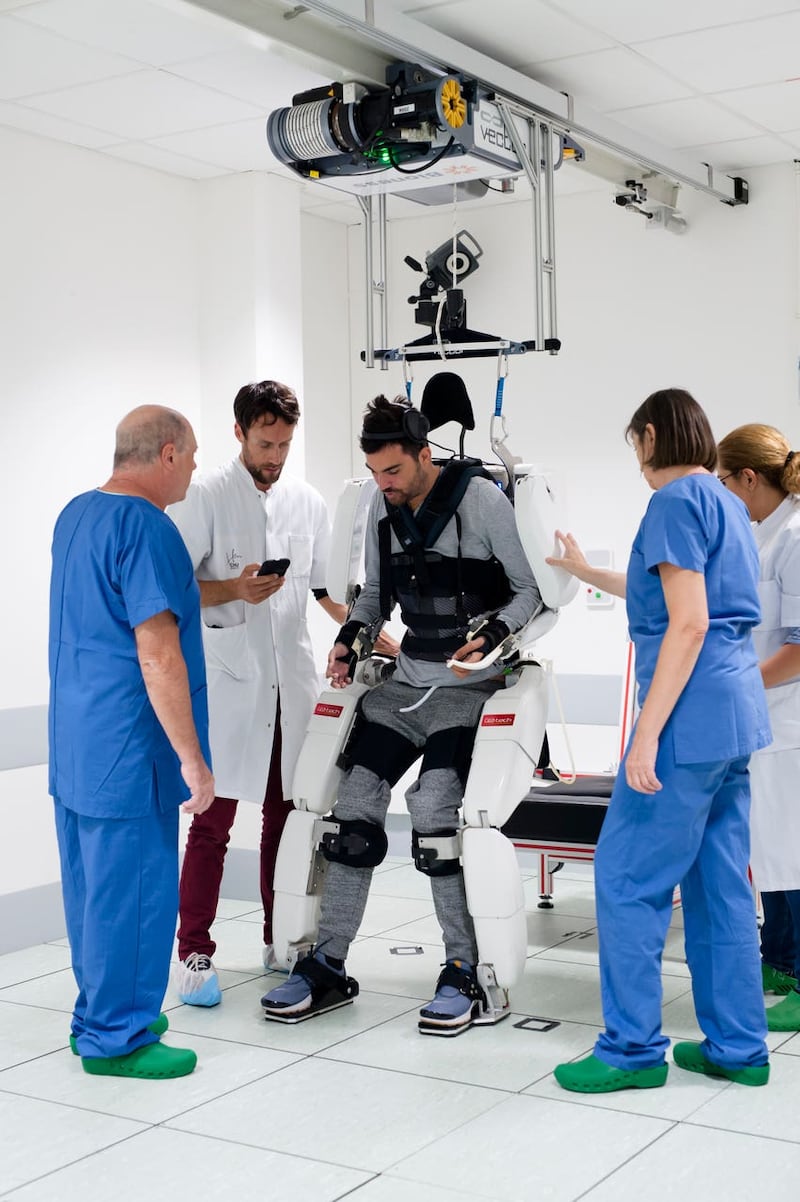 Tetraplegic man walks using exoskeleton