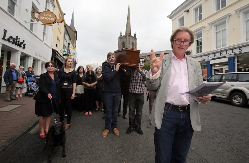 Adrian Dunbar leading a world record attempt for the longest continuous reading of Finnegan's Wake at Happy Days