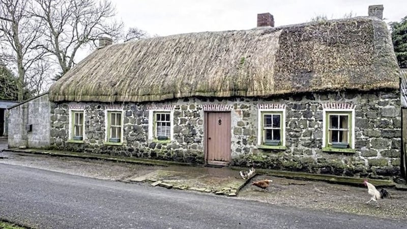 Seacoast Cottage dates back to the 1700s and is believed to be the last of its kind in Ireland, due to its unique marram grass thatch 