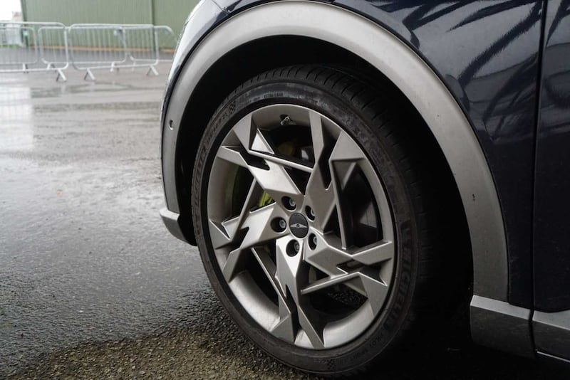 Large alloys do mean that the GV60 thuds through potholes