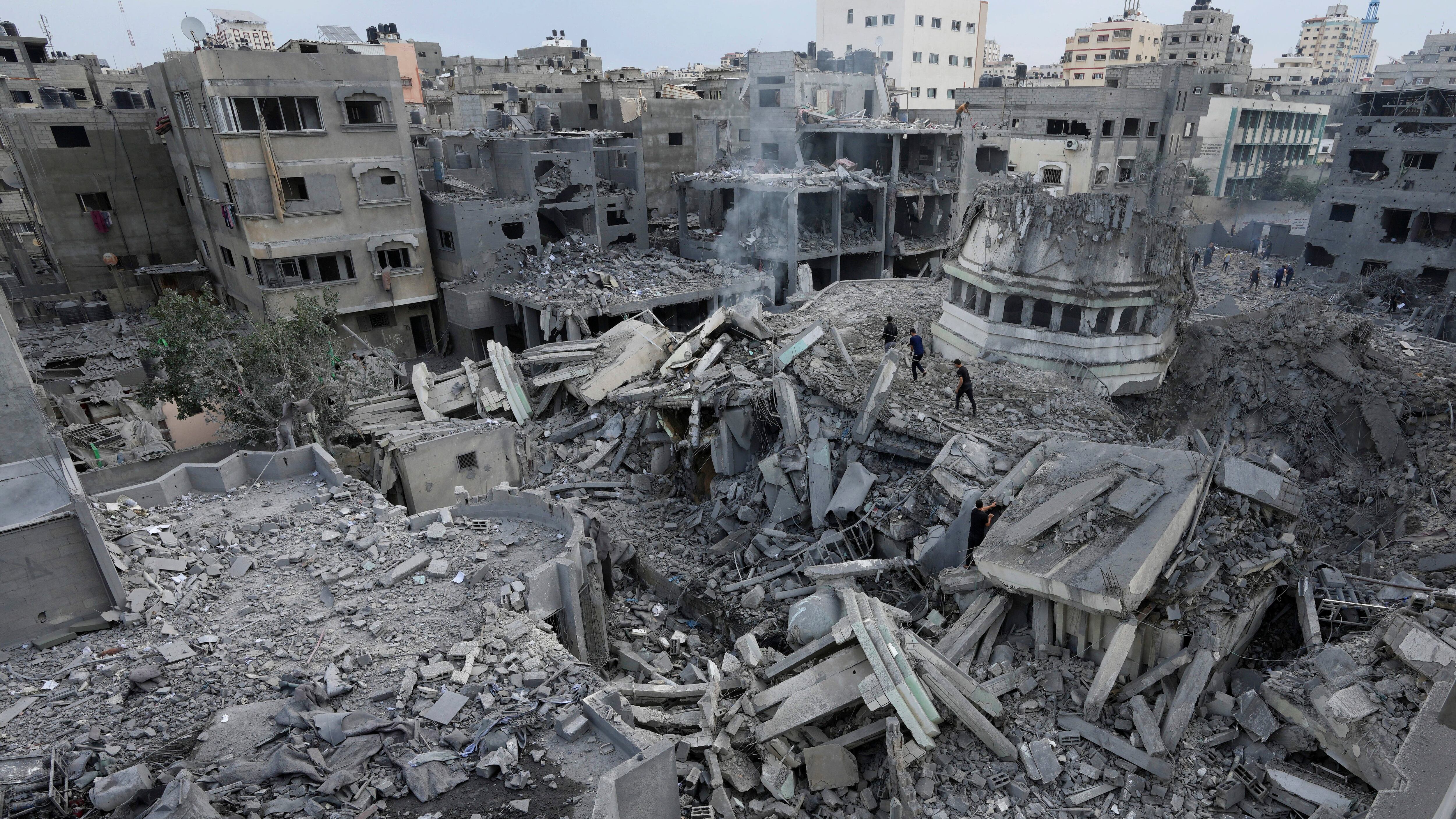 Palestinians inspect the rubble of the Yassin Mosque (AP)