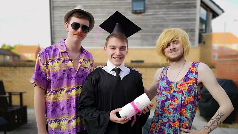 Ronan and Corey surprised their friend Chris with an ‘alternative’ family photo on graduation day.