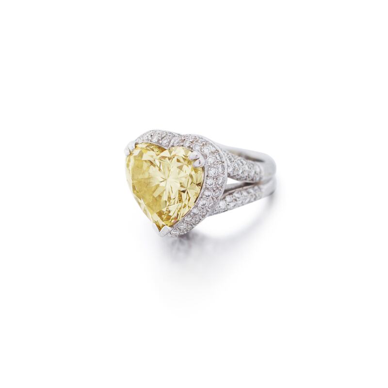 Dame Shirley Bassey’s yellow diamond ring