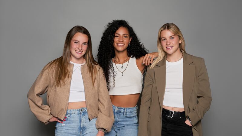 Two of football’s most famous friends Ella Toone and Alessia Russo, with Radio 1’s Vick Hope for their new podcast The Tooney and Russo Show.