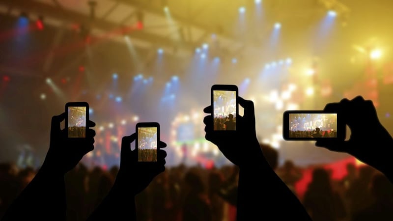 It&#39;s time to leave your mobile phone in your pocket during concerts 