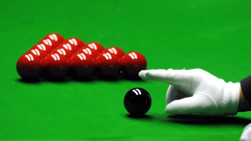 A snooker referee's hand