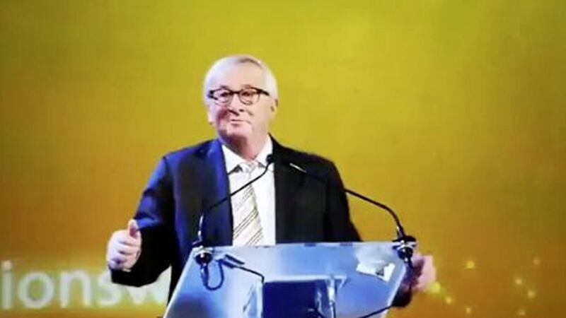 Jean-Claude Juncker&#39;s on-stage shimmy in Brussels 