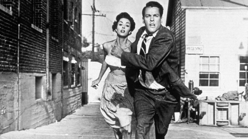 Dana Winter and Kevin McCarthy in Invasion of The Body Snatchers 