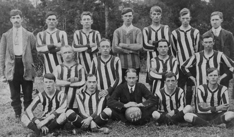 An unknown club team picture from 1916.