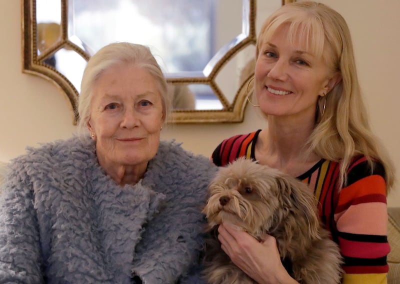 Vanessa Redgrave, her dog Zep, and her daughter Joely Richardson