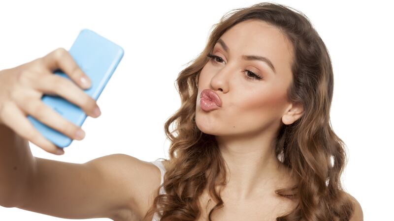 Selfie-taking was found to be indicative of users’ behaviour towards other selfie-takers.