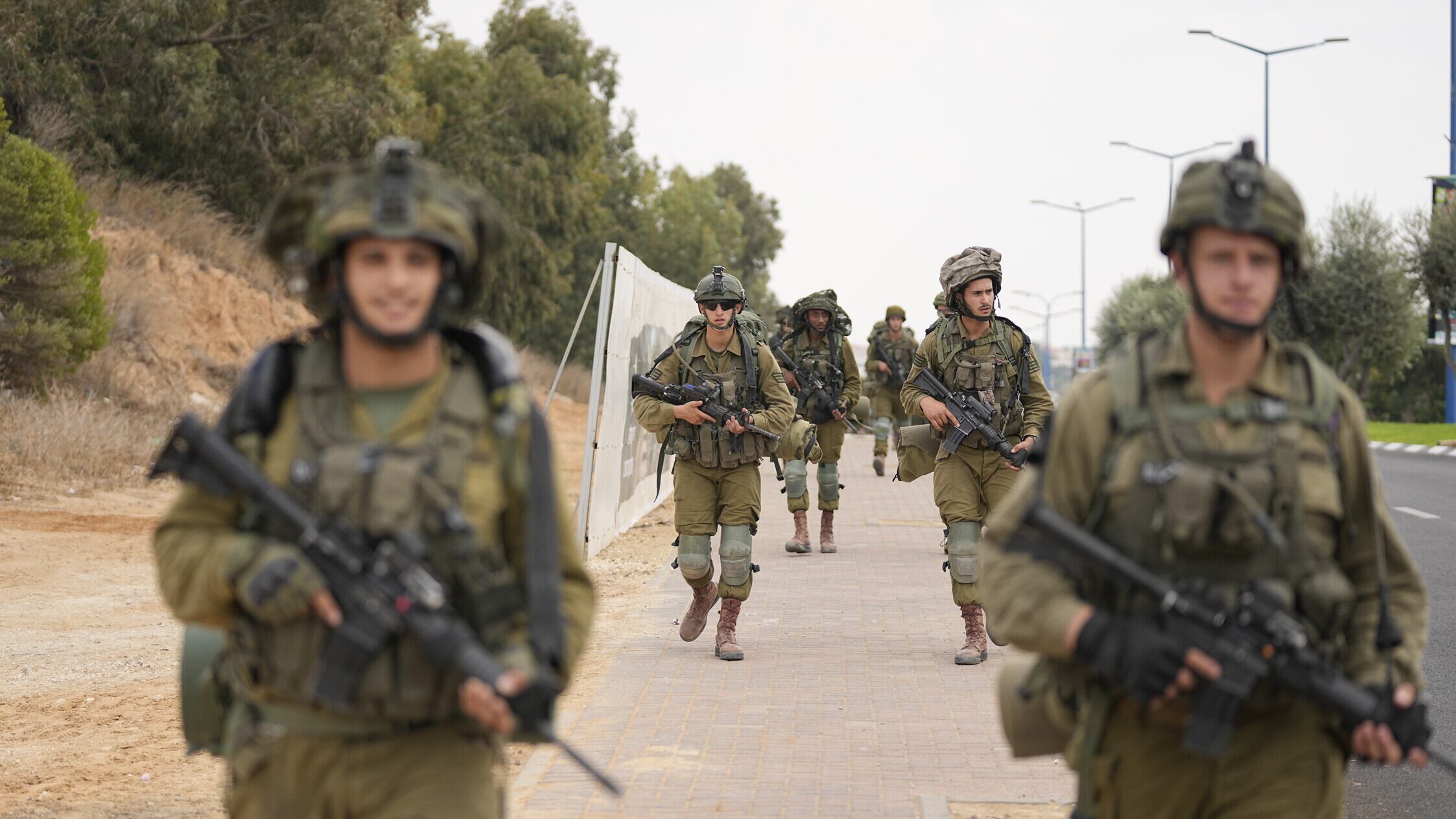 Israeli soldiers patrolled Sderot (Ohad Zwigenberg/AP)