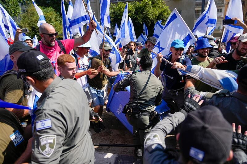 Protesters scuffle with police in Tel Aviv
