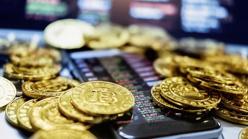 HMRC use the same rules for crypto currency as they do for share investors in that crypto currency acquisitions are pooled for identification purposes which enables identification of which tokens are being disposed of 