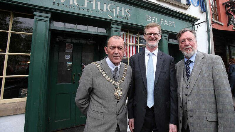 Belfast Lord Mayor Arder Carson, Chris Spurr of the Ulster History Circle and US Consul General Daniel Lawton at the blue plaque unveiling &nbsp;