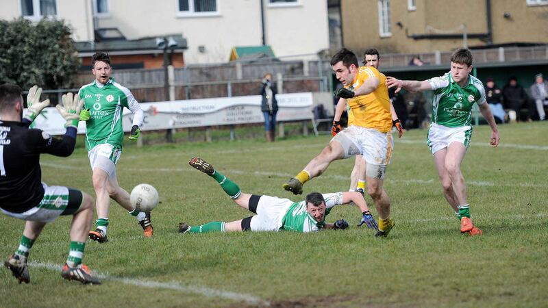 Antrim&rsquo;s Kevin Niblock has a shot at goal during Sunday&rsquo;s NFL Division Four clash with London at Ruislip &nbsp; &nbsp; &nbsp; &nbsp; &nbsp; &nbsp;<br />Picture by Malcolm McNally&nbsp;