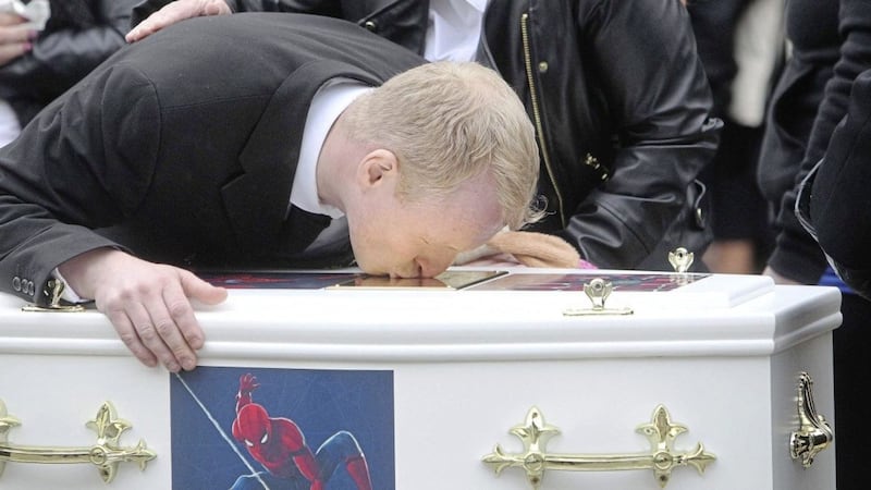 Darrel Fleck kisses his son Kayden&#39;s coffin. Picture by Aidan O&#39;Reilly/Pacemaker 