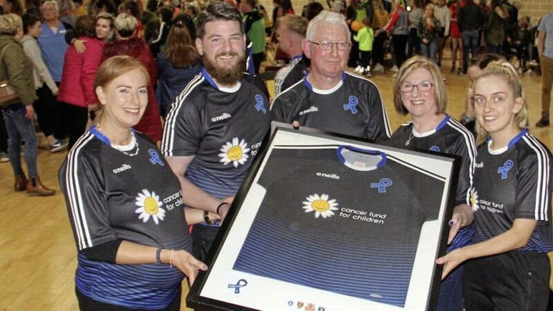 Members of Ms McCann&#39;s family, pictured at the event on Saturday, with the Siobhan McCann sevens jersey 