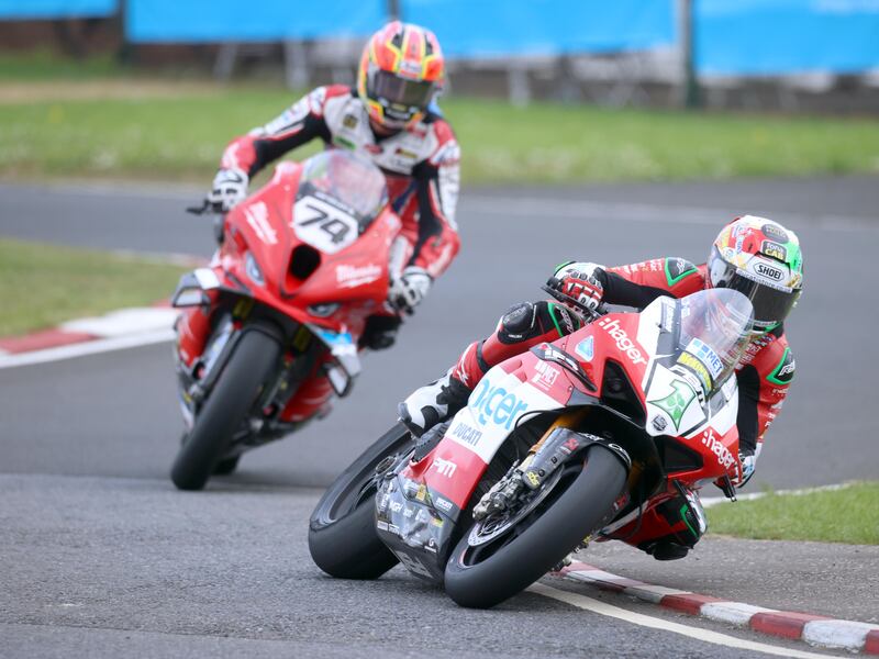 Glenn Irwin No 1 and Davey Todd no 74 got toe to toe from start to flag during this first Superbike race.
Picture: Stephen Davison/Pacemaker Press
