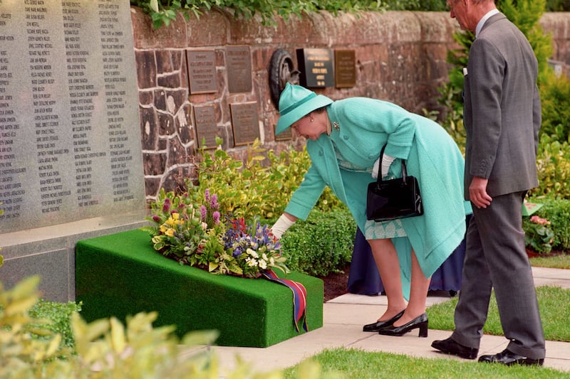 The late queen also laid a wreath at the memorial