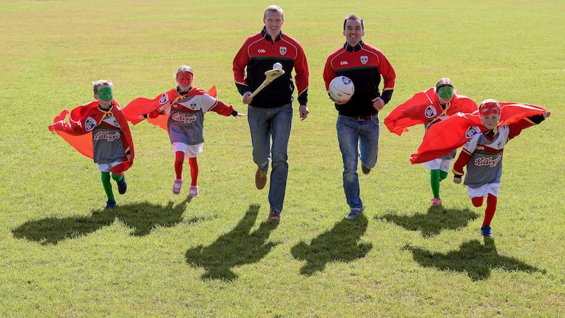 Kilkenny hurling legend Henry Shefflin and Donegal footballer Karl Lacey, pictured with Alice Brannigan (left), aged eight, and Hannah Brannigan, aged seven, and twins Conor (right) and Tadhg Scanlon, both aged seven, at the announcement of a record breaking summer for Kellogg'?s C&uacute;l Camps, with 102,384 boys and girls attending camps nationwide over the summer