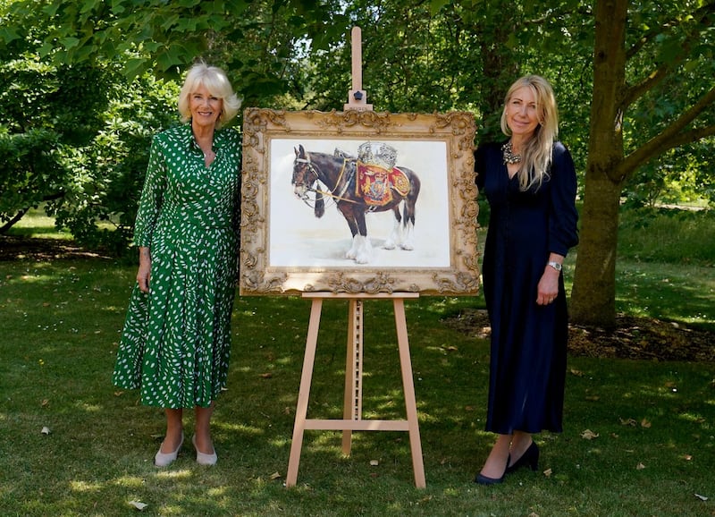 The Queen is presented with an oil painting by artist Mandy Shepherd of Juno 