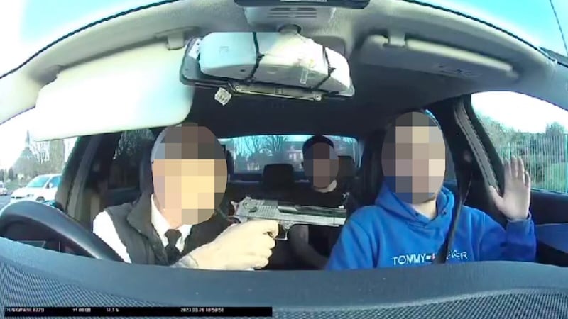 Disturbing footage circulating on social media appears to show a fonacab driver threatening a male with a gun in his vehicle.