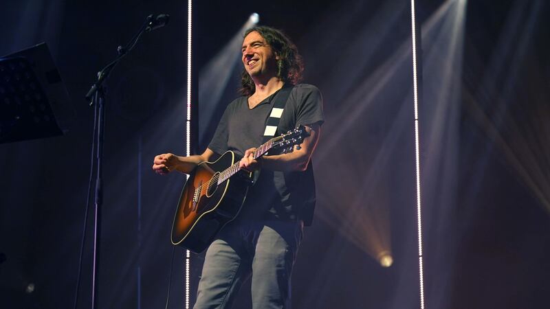 Snow Patrol frontman Gary Lightbody played an acoustic gig on Bangor seafront after becoming a Freeman of the Borough.