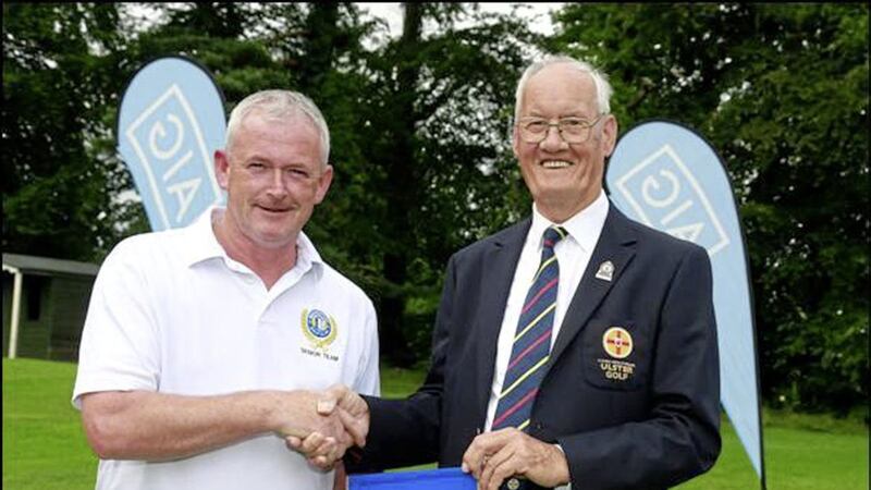 Eamonn O&#39;Connor (GUI Ulster chairman) presents the Ulster Pennant to the Warrenpoint team captain Colm Campbell. Picture courtesy of golffile.ie 