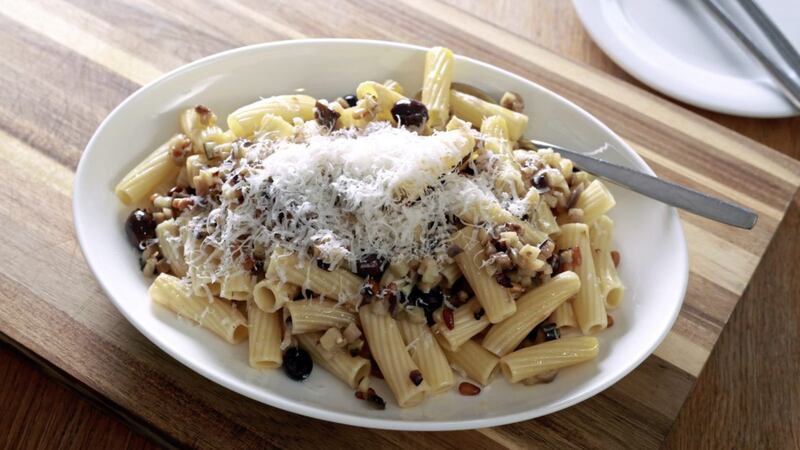 Penne with pine nuts and aubergine 