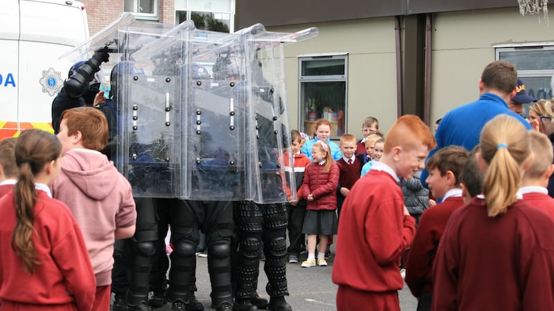 Officers visited a school in Shannon to introduce the children to one of their specialist units.