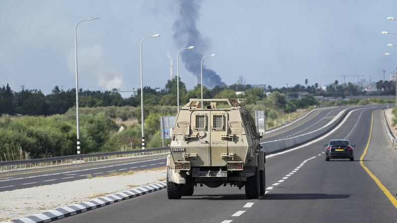 Israeli soldiers head south near Ashkelon (Ohad Zwigenberg/AP)
