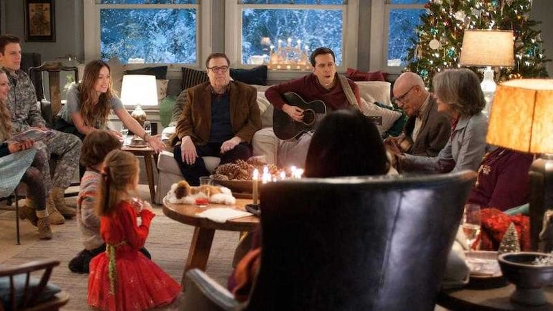 Christmas With The Coopers quanders an ensemble cast of Oscar winners and nominees in thankless, underwritten roles 
