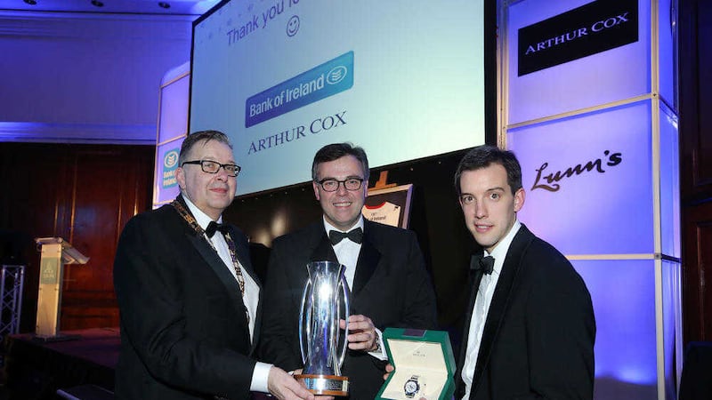 Alastair Hamilton (centre) receives the Lunn&#39;s Award of Excellence from Paul Terrington (left) of the IoD and Lunn&#39;s managing director John Lunn 