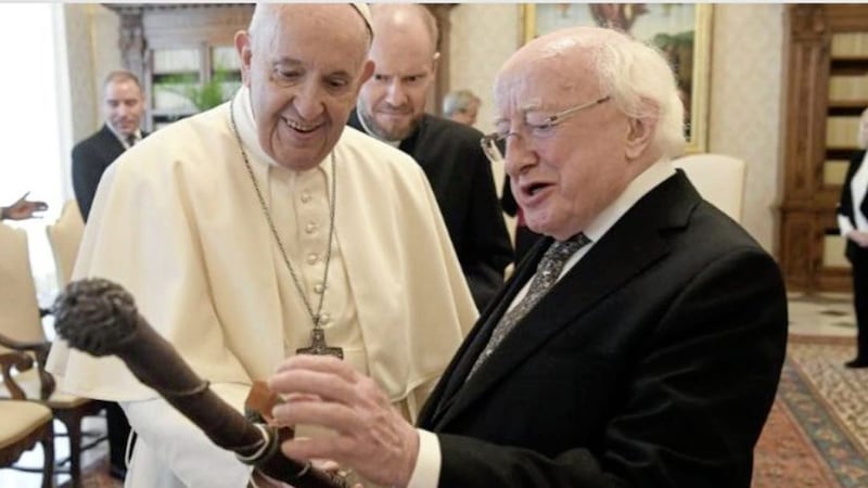 President Higgins presented to the Pope a `Bata Iascaire&#39; made on Inis M&oacute;r by artist Lochlainn Cullen from blackthorn stick woven with special cotton, using knots drawn from fishing 
