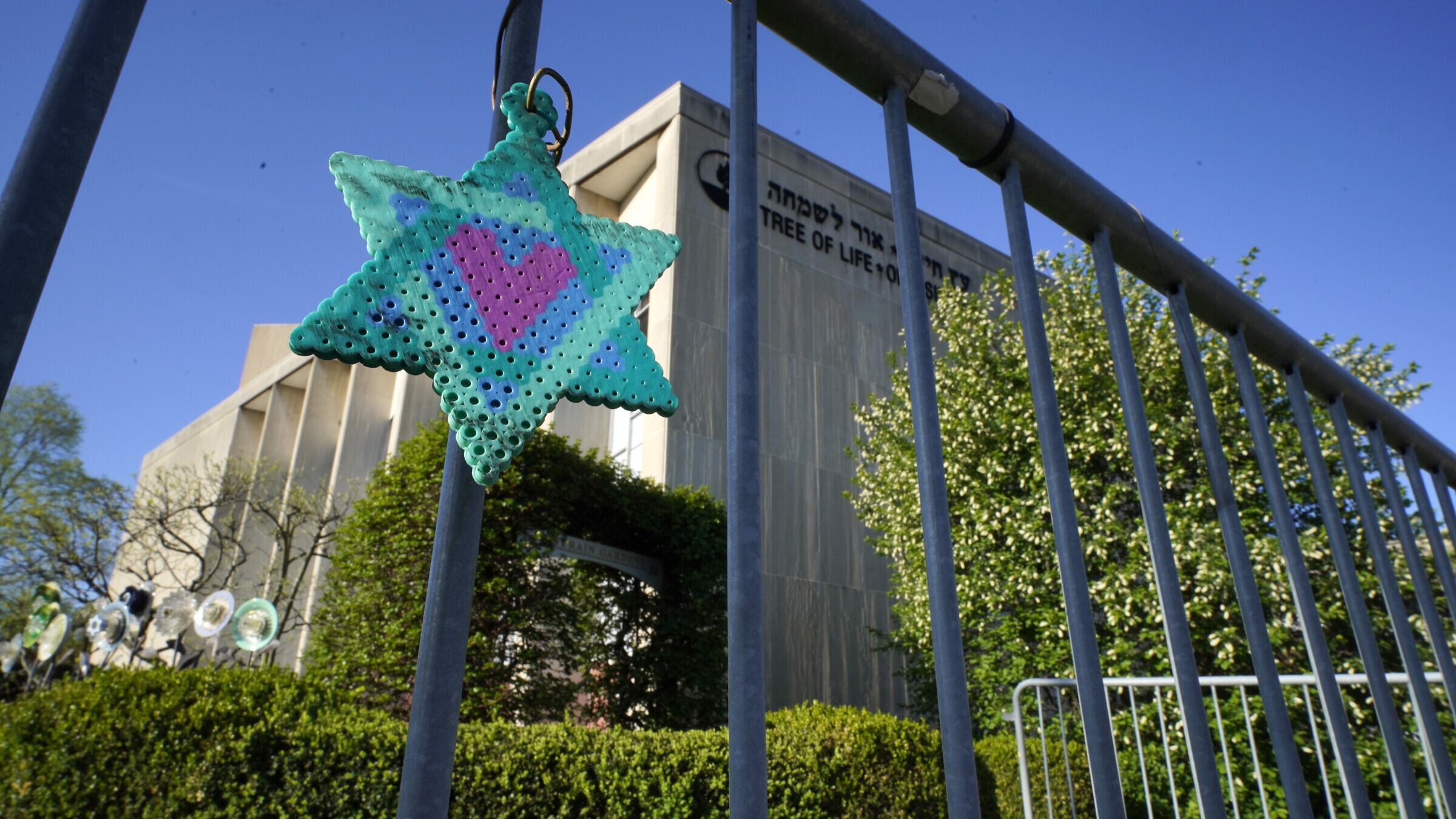 A Star of David hangs from a fence outside the scene of Robert Bowers’ attack, Tree of Life synagogue in Pittsburgh’s Squirrel Hill neighbourhood (Gene J Puskar/AP/PA)