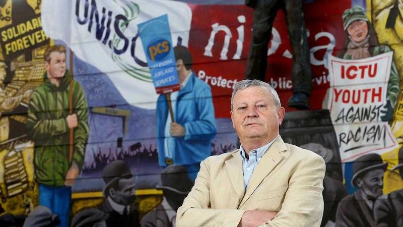 Senior ICTU official Peter Bunting is facing calls to resign over the umbrella group&#39;s support for the Fresh Start deal 