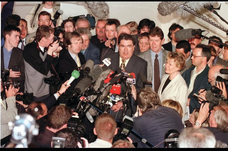 A photo of SDLP leader John Hume giving a press conference