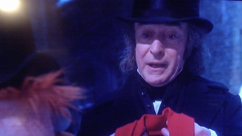 Michael Caine&#39;s Scrooge receives a gift of a scarf in The Muppet Christmas Carol 