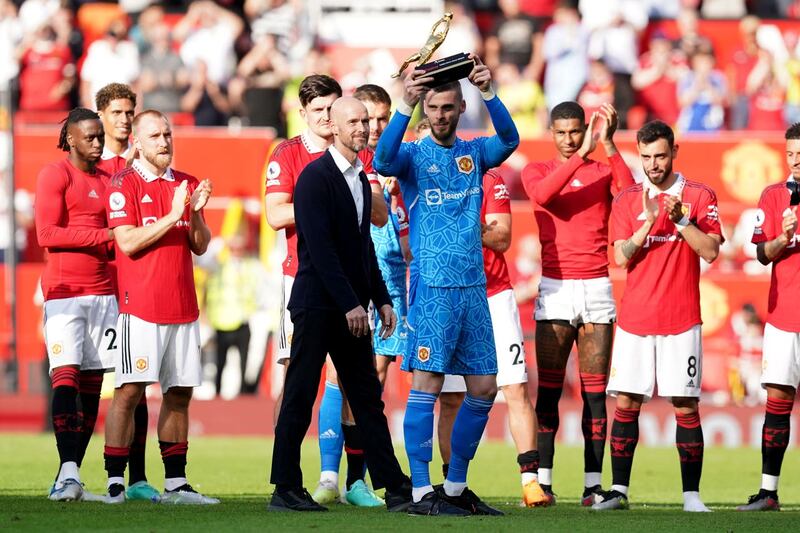 Manchester United's David De Gea raises the Golden Glove Award