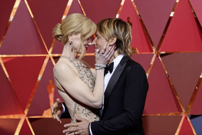 Nicole Kidman displays the diamond ring while smooching husband Keith Urban&nbsp;