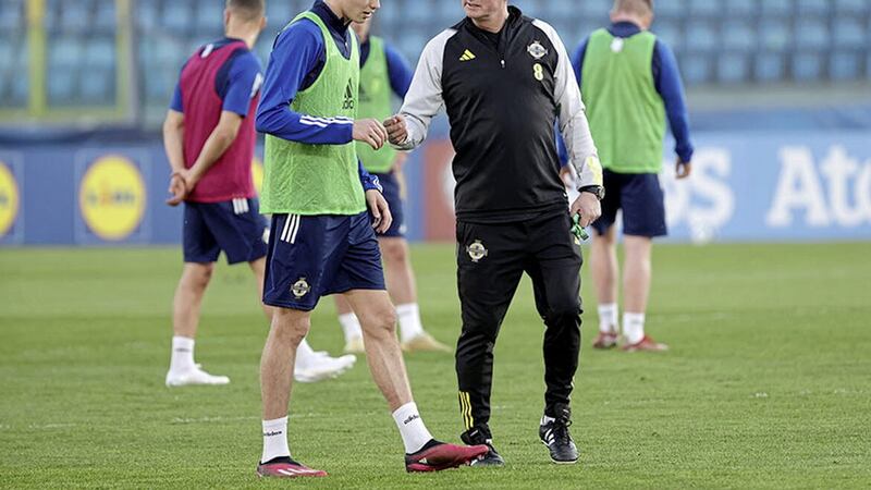 Northern Ireland manager Michael O&#39;Neill (right) speaks with teenage midfielder Isaac Price during a training session in San Marino. Photo by William Cherry/Presseye 