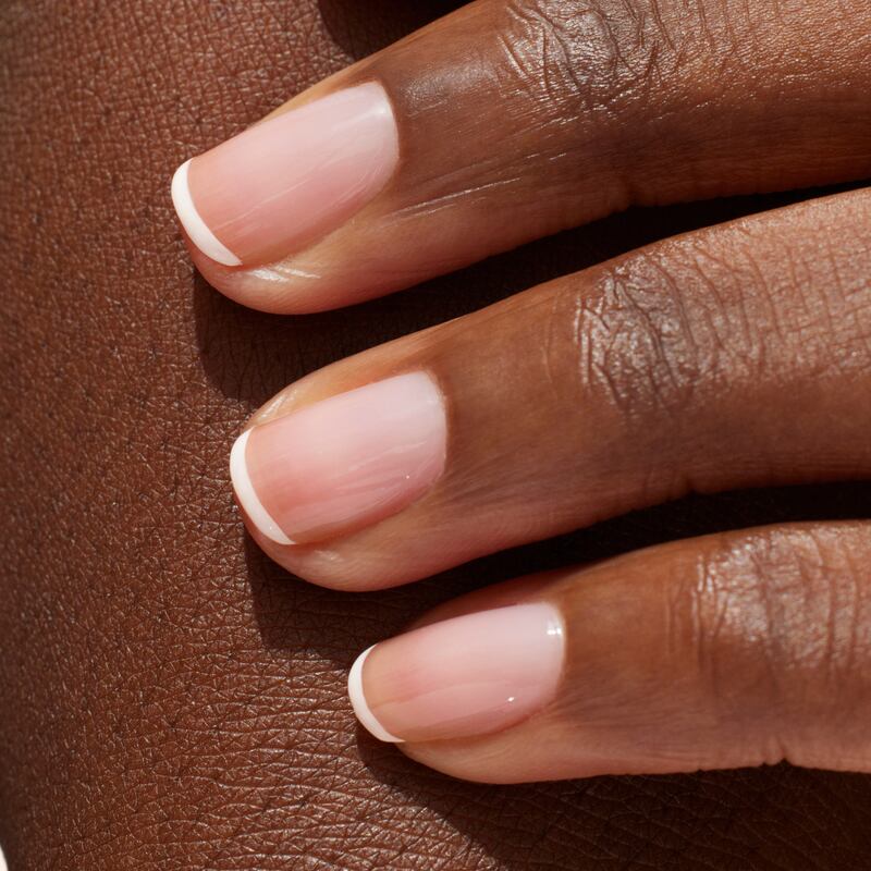 Micro French manicure