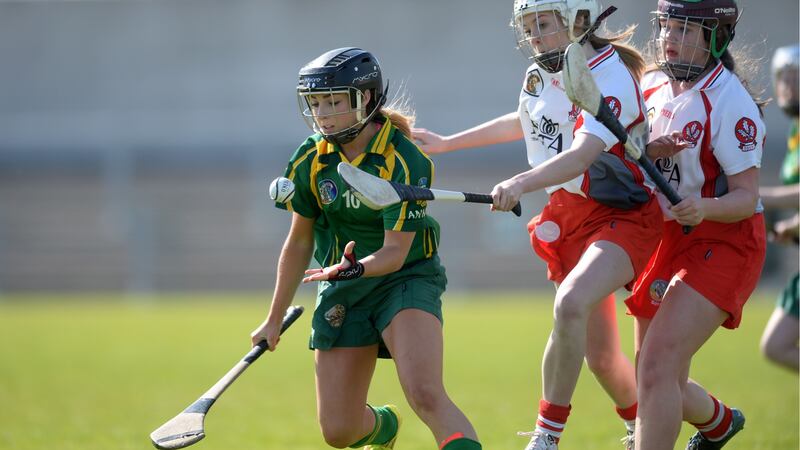 Lauren McKenna (centre) and Derry team-mate Shannon McWilliams close down Meath's Amy Gaffney